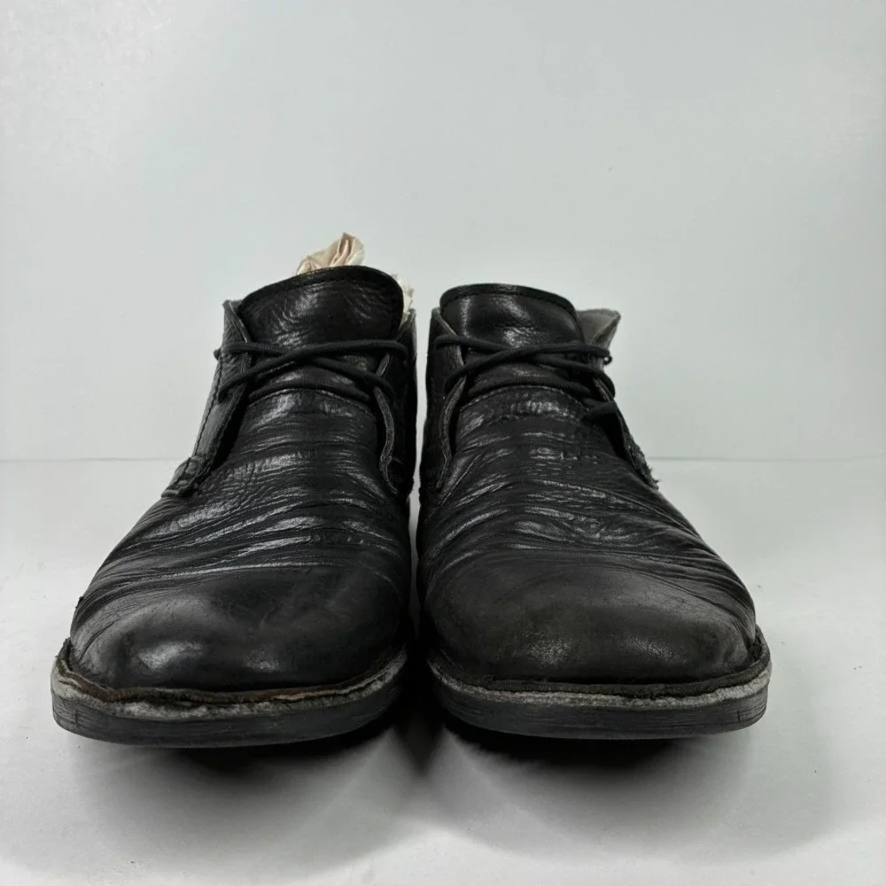Kickers these chukka